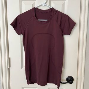 Swiftly Tech Short Sleeve Shirt 2.0 Maroon